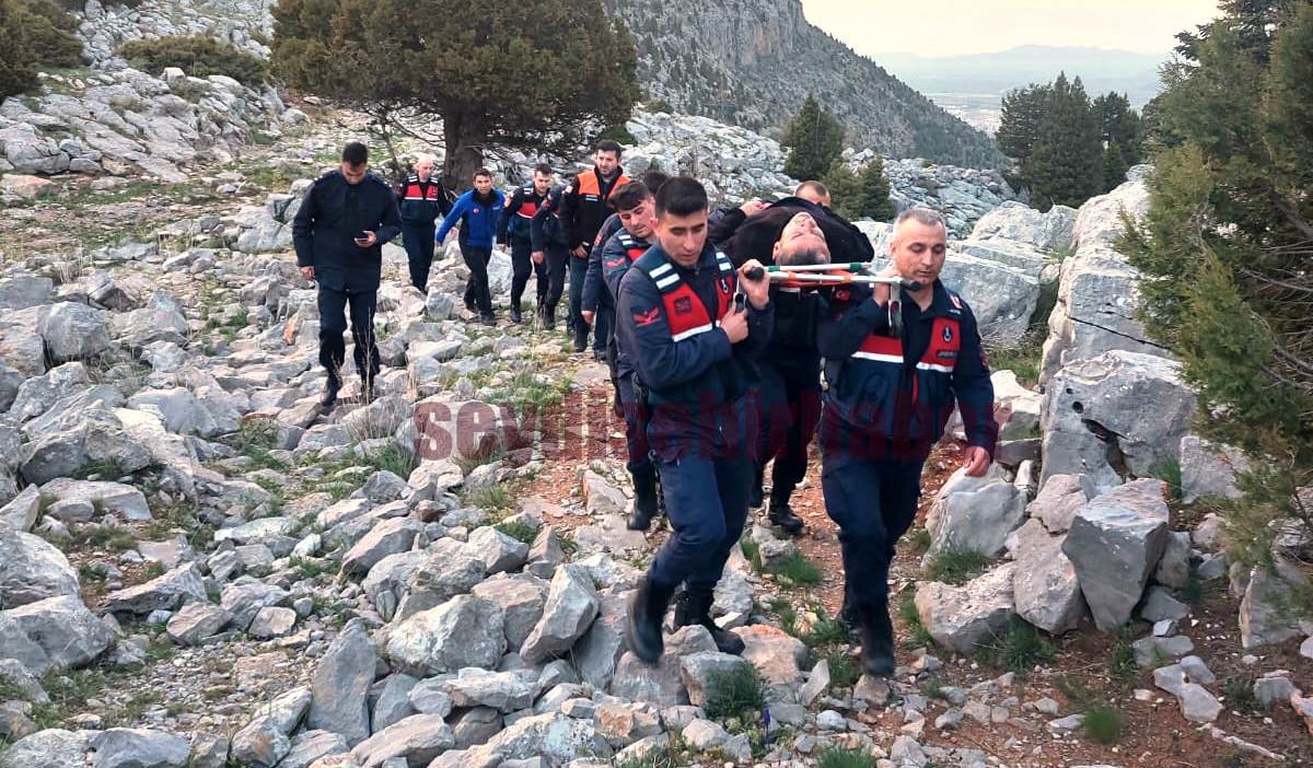 SEYDİŞEHİRDE   DAĞDA MANTAR  ARARKEN DÜŞEREK AYAGI  KIRILAN KİŞİ KURTARILDI