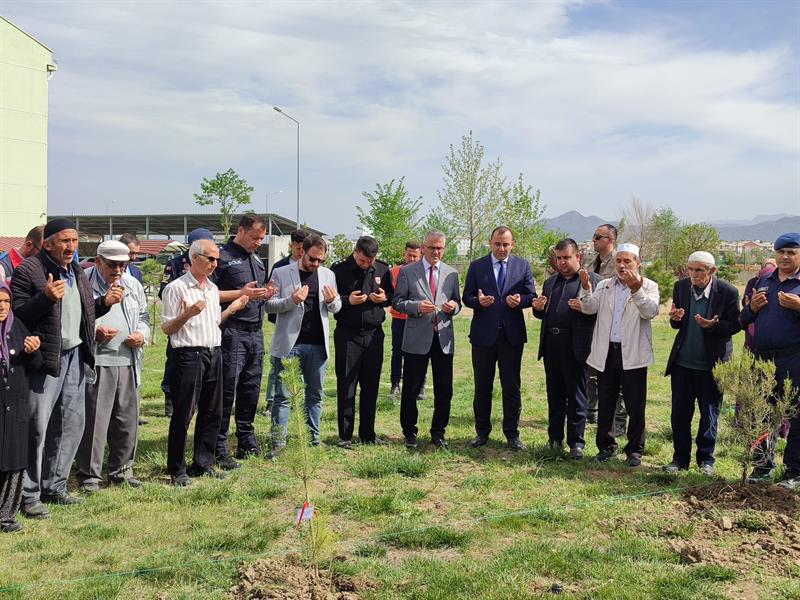 SEYDİŞEHİRDE HER  ŞEHİD İÇİN    BİR FİDAN  DİKİLDİ