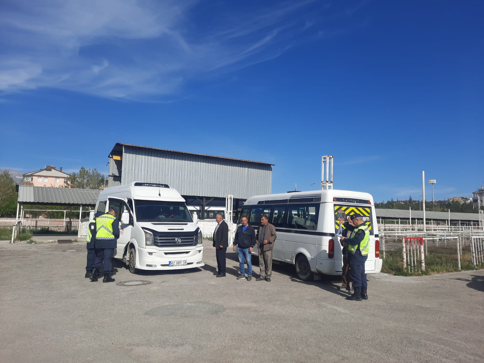 SEYDİŞEHİRDE  OKUL SERVİSLERİ DENETLENDİ.