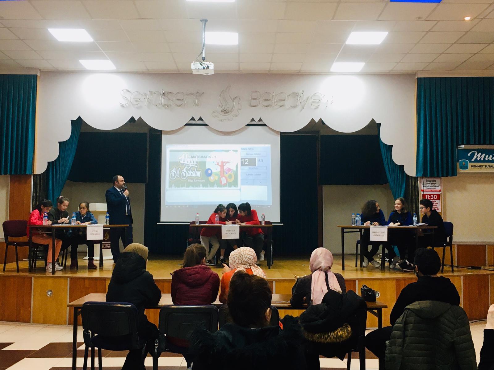 Seydişehirde"Haydi Bil Bakalım" Ortaokullar arası bilgi yarışması yapıldı.