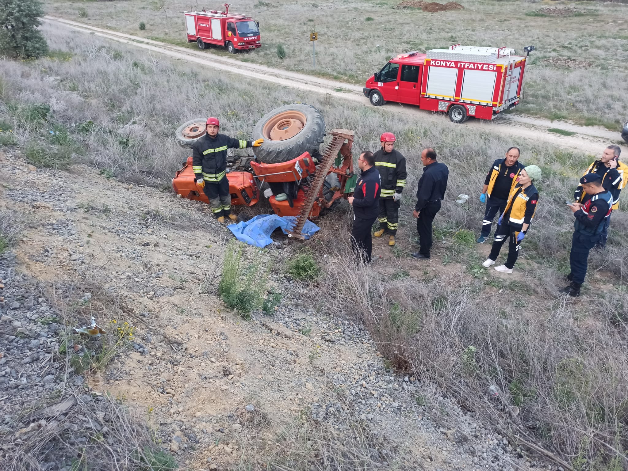 SEYDİŞEHİRDE   TRAKTÖR  DEVRİLDİ  1  KİŞİ HAYATINI KAYBETTİ