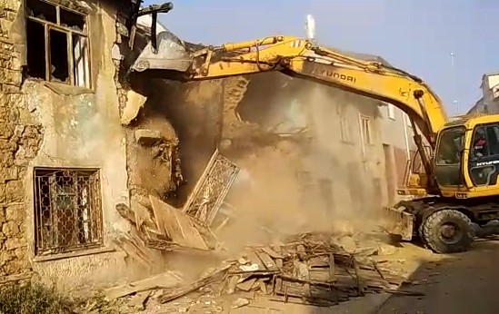 Seydişehirdeki Metruk  bina  haberimiz üzerine 1 yıl gecikmeli de olsa ortadan kalktı