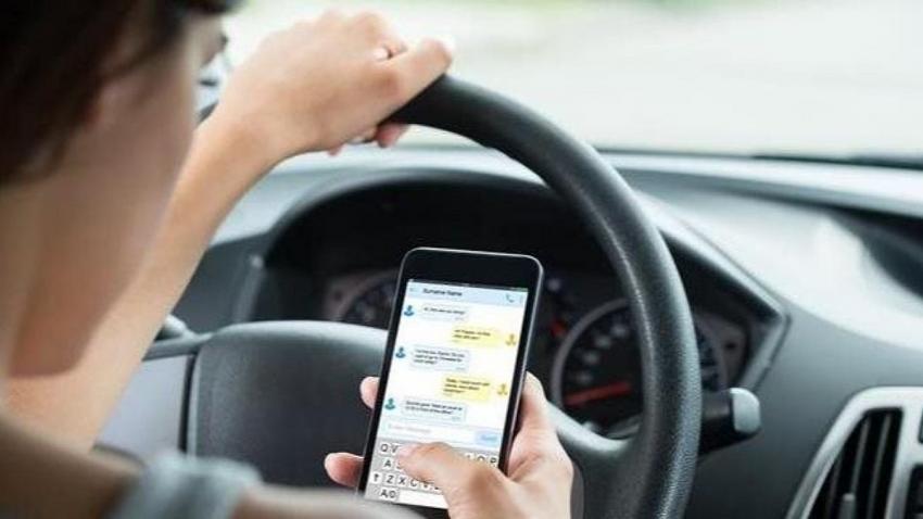 Seyir halinde cep telefonu kullanan 2 bin 901 kişiye ceza