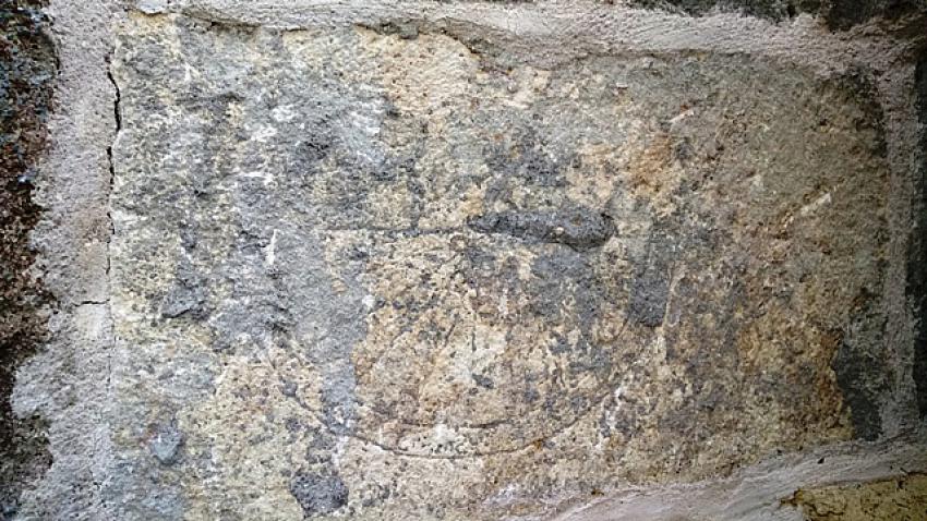 SEYYİD HARUN CAMİİNDEKİ GÜNEŞ SAATİ