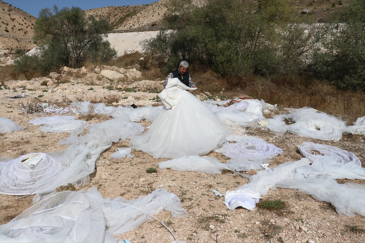Sivas'ta arazide çok sayıda gelinlik bulundu