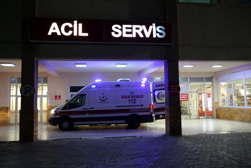  Sivas'ta pikap devrildi: 2 ölü, 4 yaralı