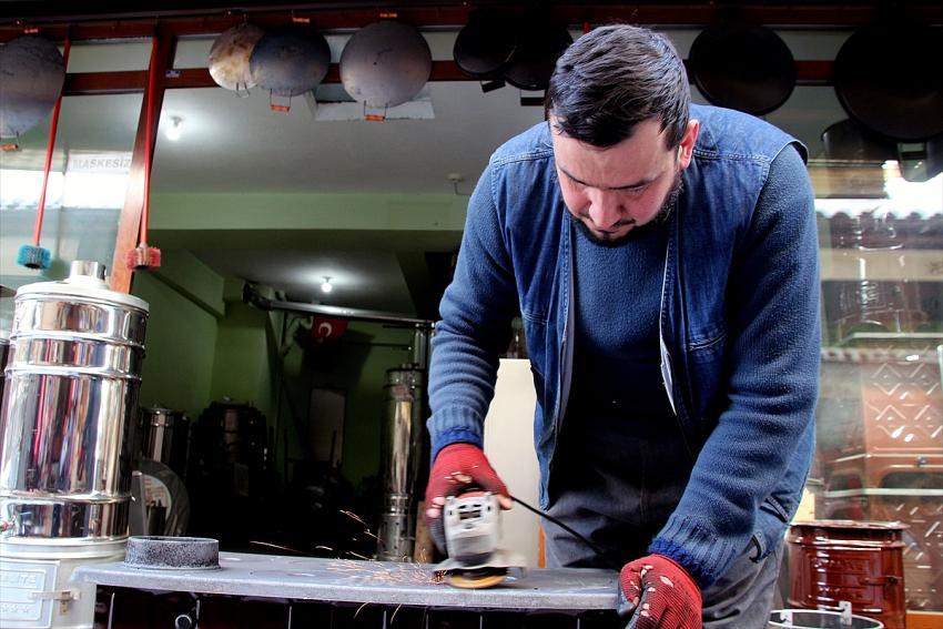 Soba ustası aile beş kuşaktır evleri ısıtıyor