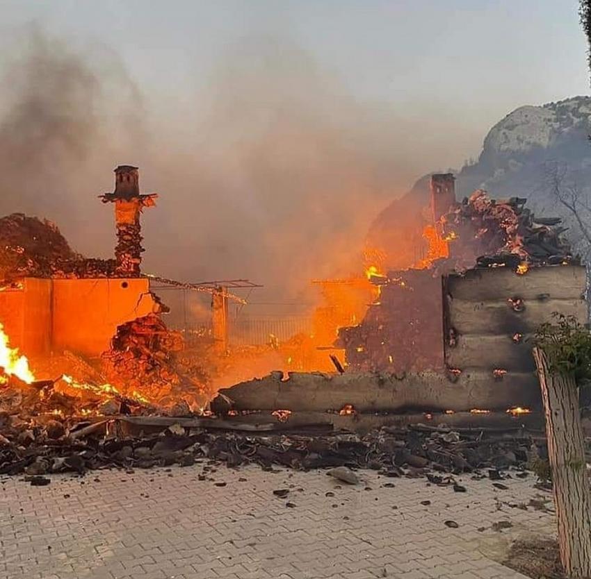 Son gelen bilgilere göre alevler Akseki İlçesine kadar ulaştı