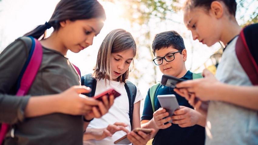 Sosyal medyada büyük tehlike: Çocukların 'like' yarışı