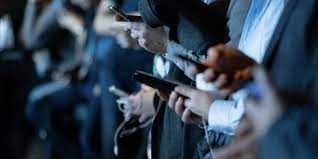 Sosyal medyadan eksik kalma korkusu ruhsal rahatsızlıklara neden oluyor