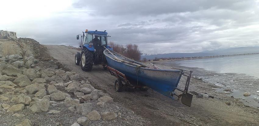 Suğla  Gölünde  başlayan    yasakla   birlikte  tekneler  göl dışına 