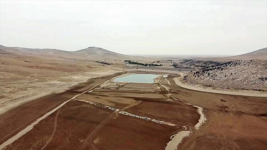 Suları çekilen May Barajı, kuraklığın boyutunu gözler önüne seriyor