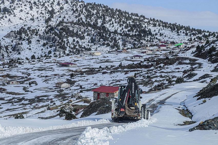 Sülek  Yaylasında kar ve tipi nedeniyle yaylada mahsur kalan 8 kişi kurtarıldı