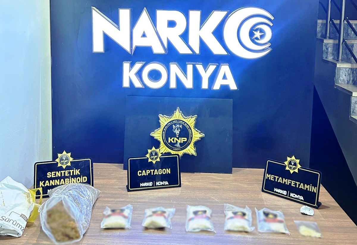 ŞÜPHE ÜZERİNE DURDURULDU, EVİNDEN UYUŞTURUCU ZULASI ÇIKTI