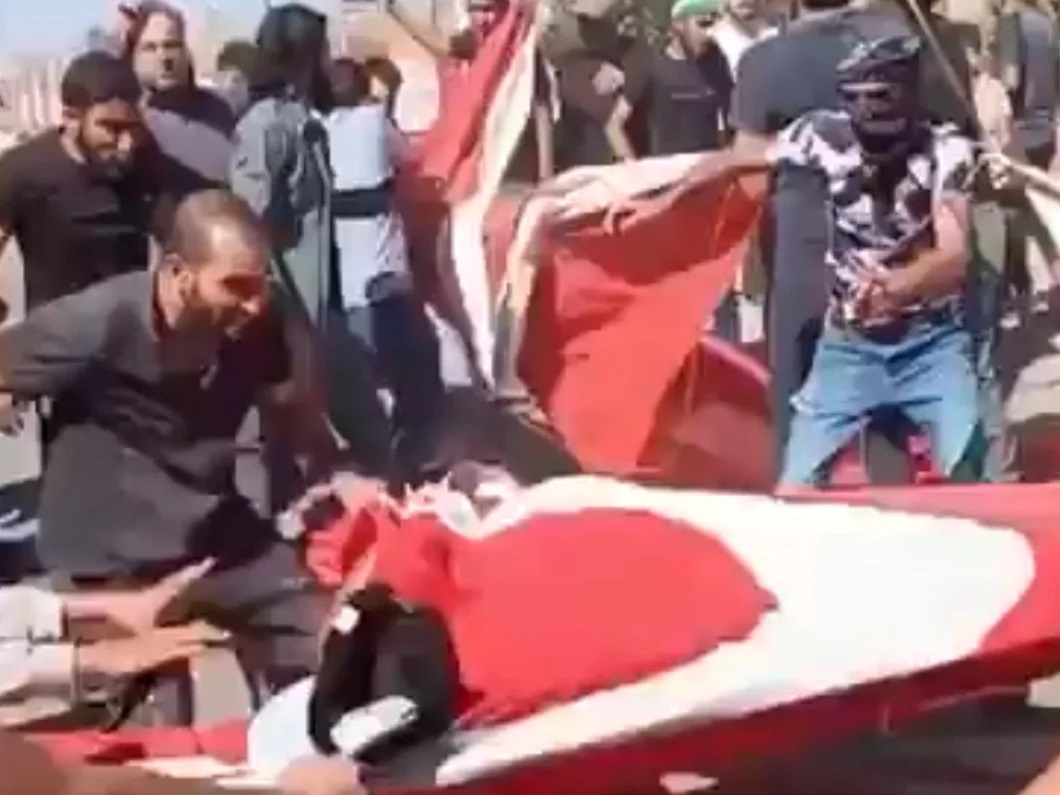 Suriye’de bayrağımıza saldıranlar yakalandı