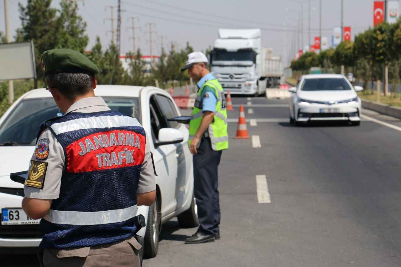 Sürücüler dikkat: Trafikte bunları  yapanlar  ceza ödeyecek