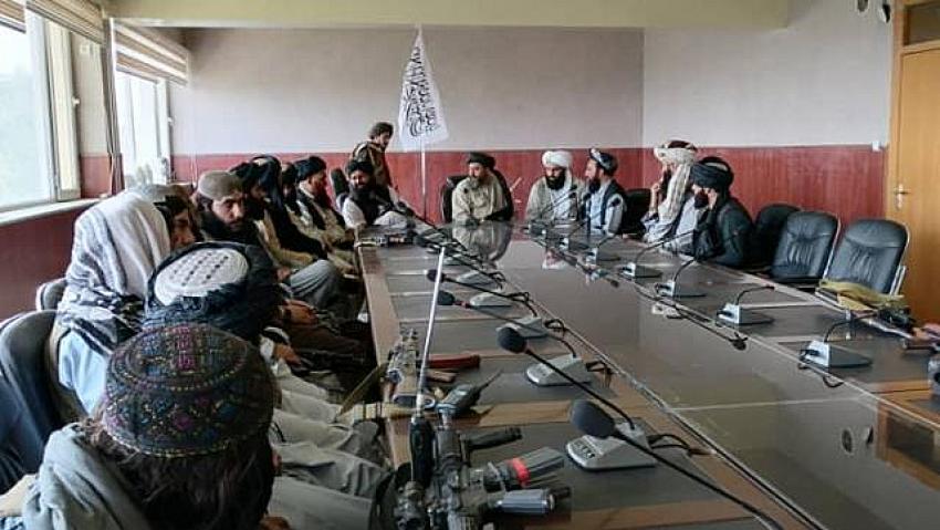 Taliban, Cumhurbaşkanlığı sarayında! Toplantı yaptılar, işte ilk görüntüler