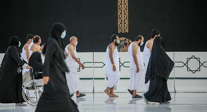 Tam aşılanmış yabancılar 9 Ağustos'tan itibaren umre ziyareti yapabilecek