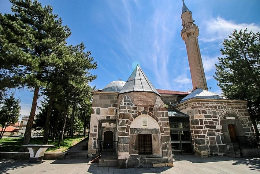 Tarihi Seyyidharun  Camisi   geçici süre   ibadete  kapatılıyor