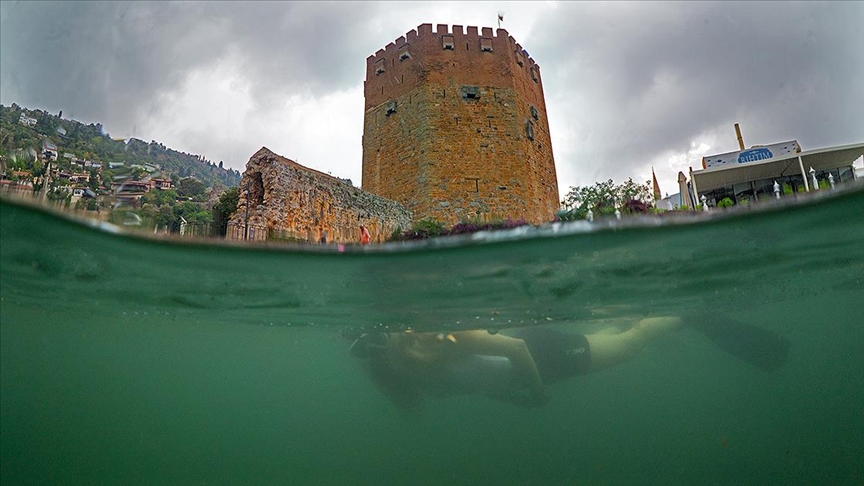Tarihi ve doğal güzellikleriyle tanınan Alanya dalış turizmiyle de öne çıkıyor