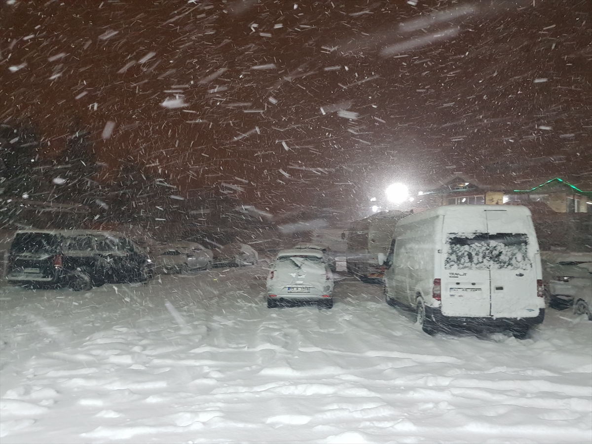 Gaziantep'te kar yağışı hayatı felç etti: 2800 kişi kurtarıldı bir o kadarı mahsur!