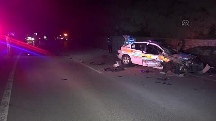 Ters şeride giren cip jandarma aracıyla kafa kafaya çarpıştı! 2’si uzman çavuş 4 yaralı