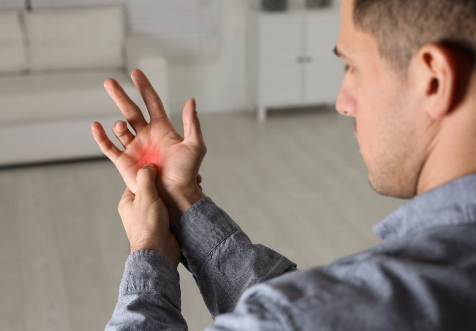 Tetik Parmak: Sebepleri, Belirtileri ve Modern Tedavi Yaklaşımları