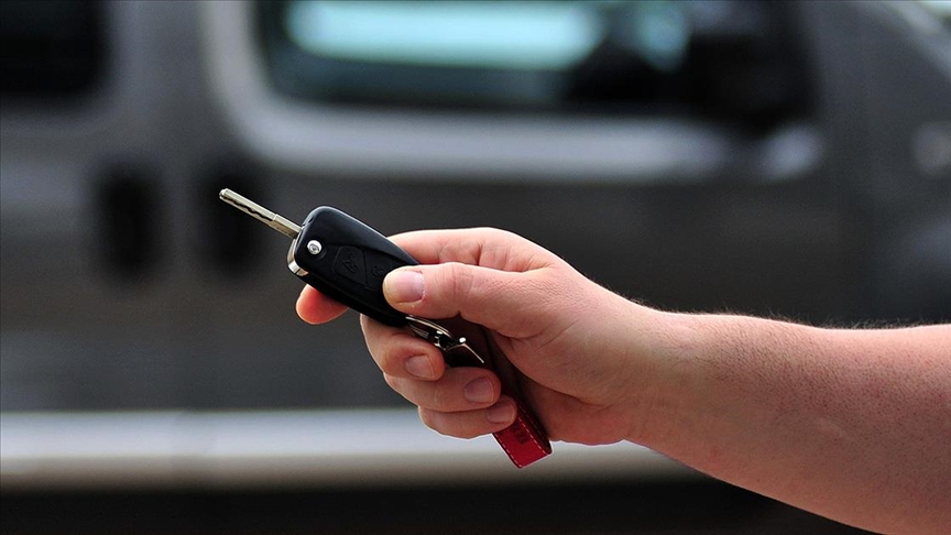 Ticaret Bakanlığından ikinci el araç satış ilanlarında "sıfır atarak" tüketiciyi aldatanlara uyarı