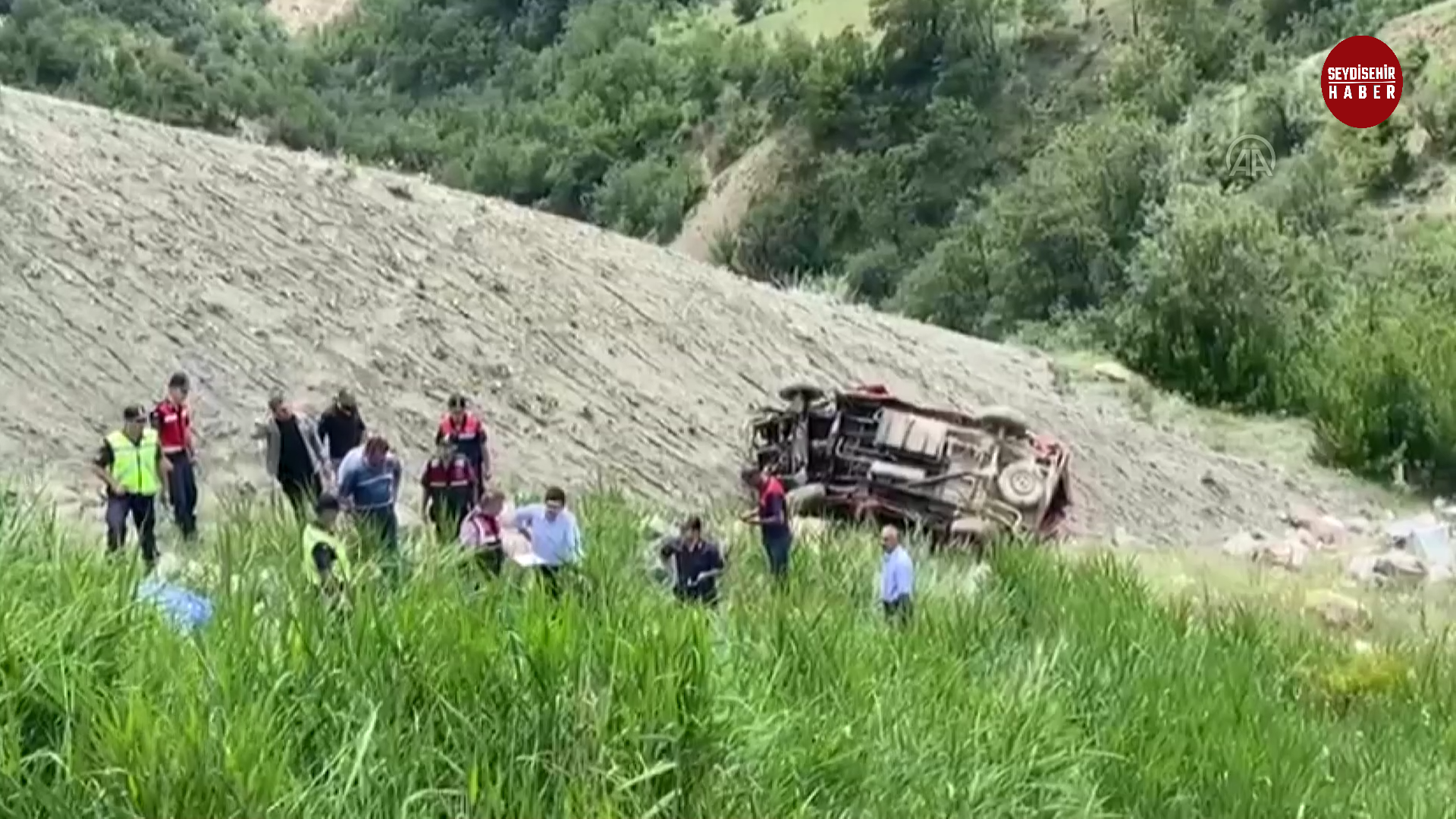 TOKAT - Minibüs uçuruma yuvarlandı, 4 kişi öldü, bir çocuk yaralandı - Vali Hatipoğlu'nun açıklaması