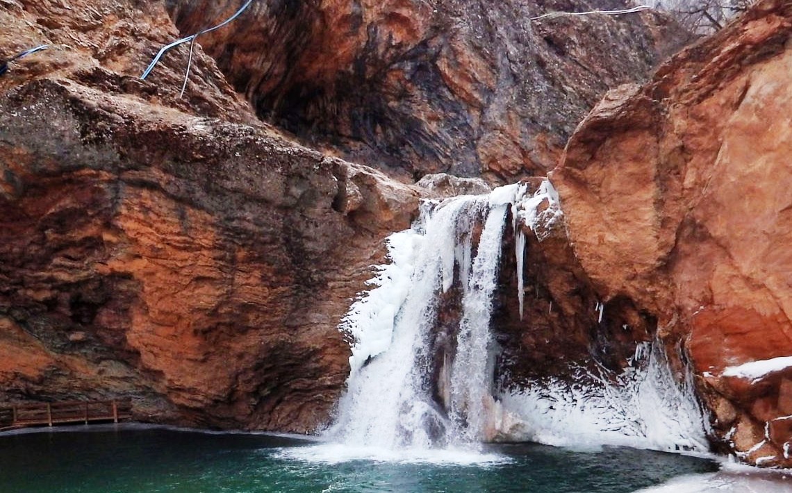 Torosların gizli kalmış cenneti: Çetmi Şelalesi  bu  soğuklarda  dondu