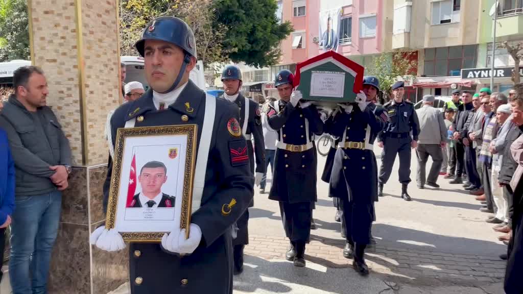 Trafik kazasında hayatını kaybeden  Seydişehirli teğmen, toprağa verildi