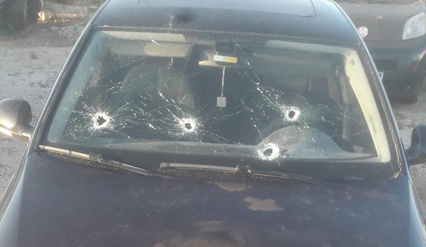   Trafik kazasında yaralandı, sağlık çalışanlarıyla polisle saldırdı