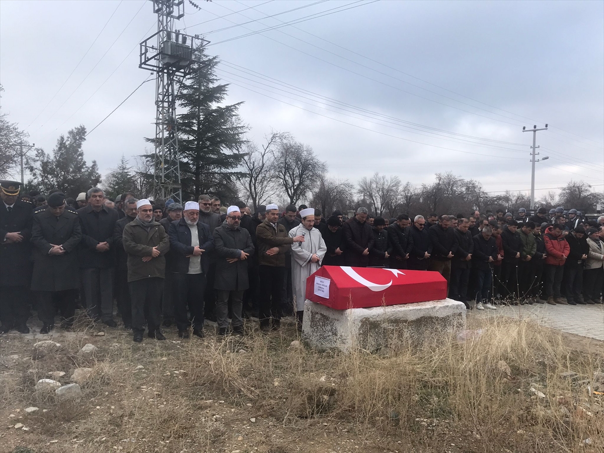 Trafik kazasında yaşamını yitiren uzman çavuş, Akşehir'de defnedildi