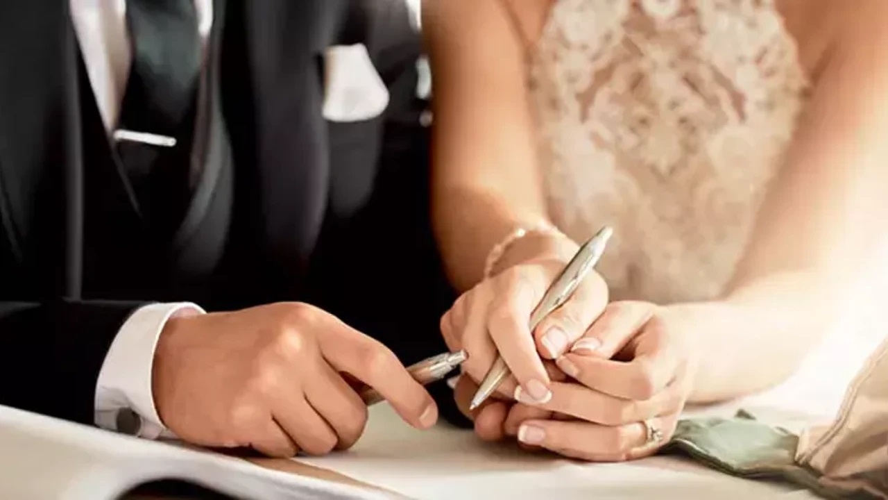 TÜİK'ten ilginç  araştırma Evliler mi mutlu, bekarlar mı?