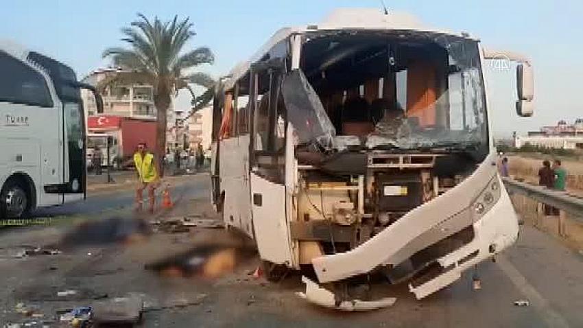 Tur midibüsünün devrilmesi sonucu 3 kişi öldü, 16 kişi yaralandı