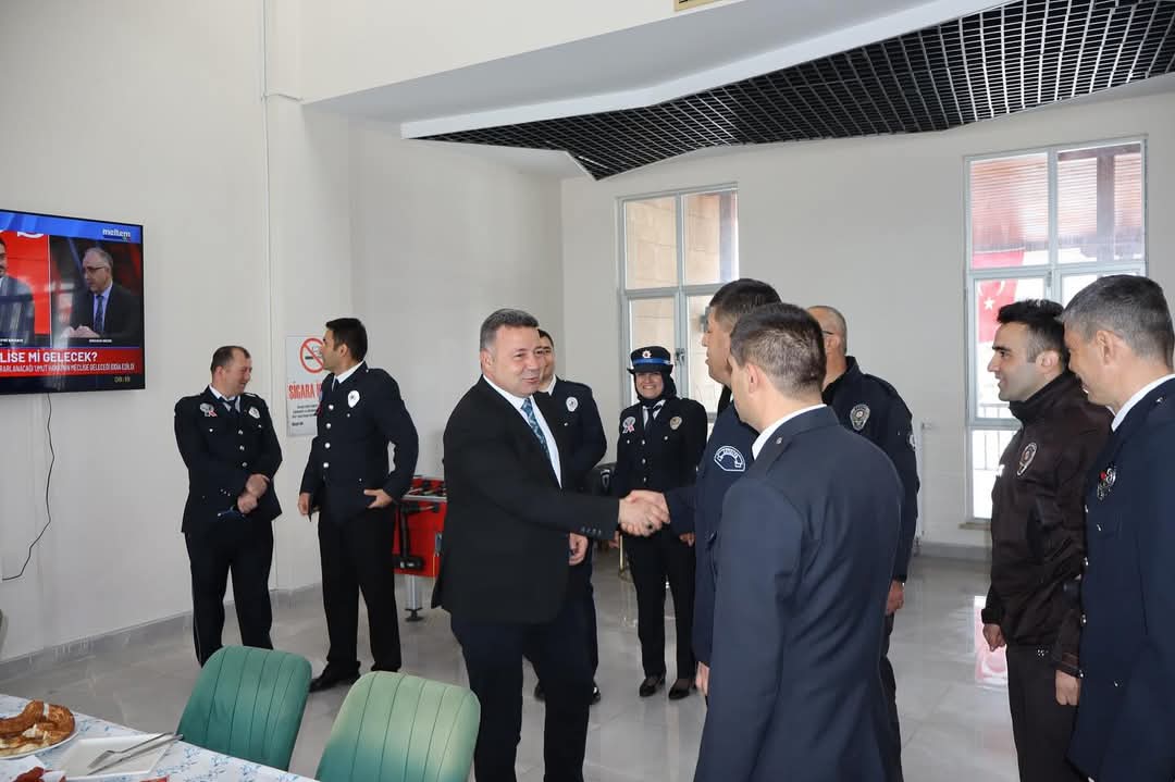 Konya il emniyet müdürümüz Sayın Maksut Yüksek’i ziyaret etti ve Yalıhüyük İlçe emniyet mensupları ile kahvaltıda buluştu.