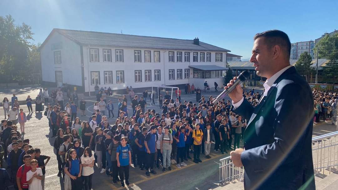 TÜRKİYE BİRİNCİLİKLERİ MAHMUT ESAT ORTAOKULUNDA GELENEK HALİNE GELDİ