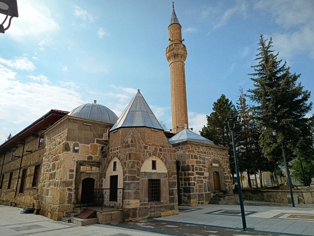 Türkiye'deki bütün camilerden sela sesleri yükseldi