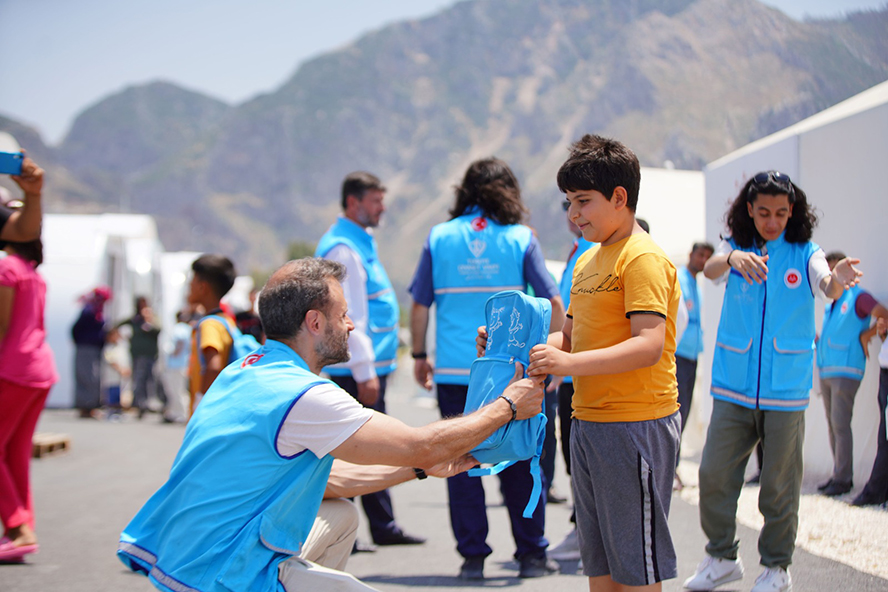 Türkiye Diyanet Vakfı, deprem bölgesinde 316 binden fazla depremzedeye kurban eti ulaştırdı