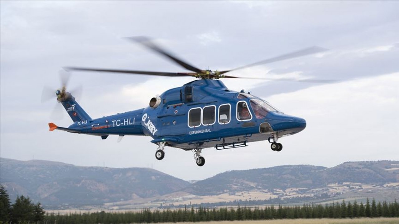 Türkiye'nin ilk jet motoru "Gökbey" ile havada