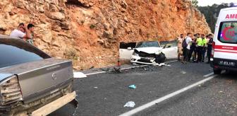 Üç otomobilin karıştığı kazada 4 kişi yaralandı