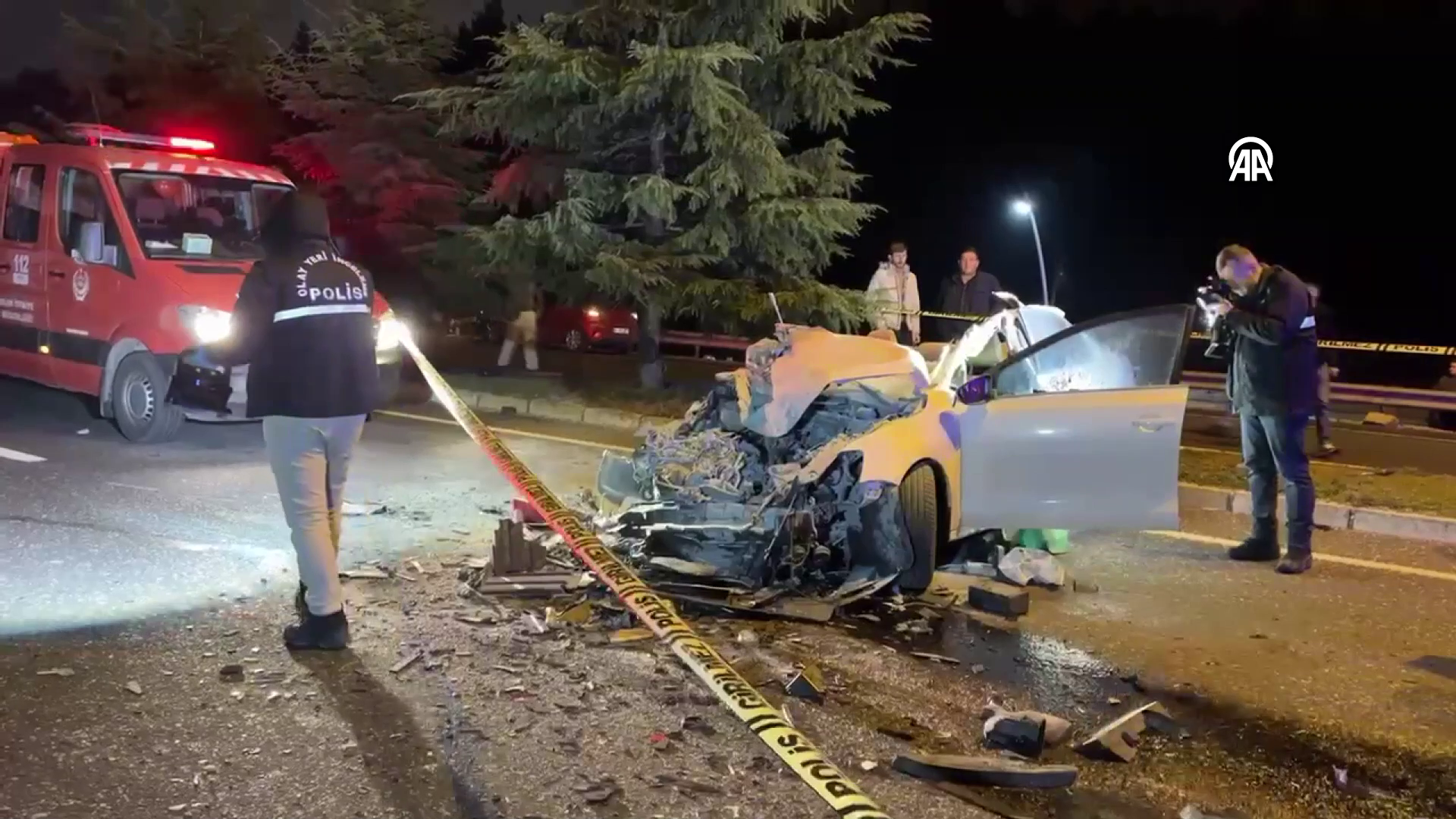 UŞAK - Tıra arkadan çarpan otomobilin sürücüsü öldü