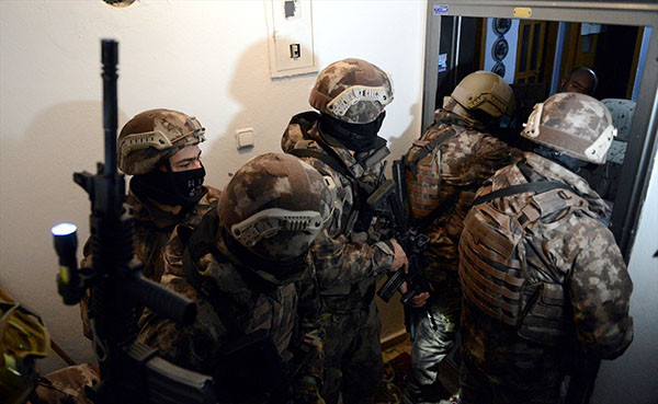 Uyuşturucu tacirlerine yönelik 10 ildeki operasyonlarda 49 kişi yakalandı