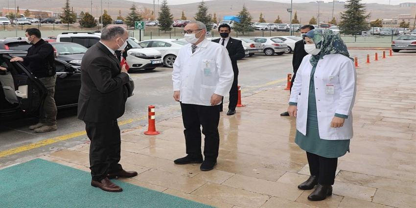 Vali Özkan Konya’daki pandemi hastanelerini denetledi