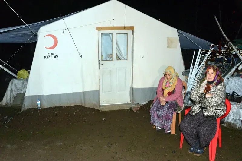 Valilik şehit Özdemir'in ailesinin çadırda yaşadığı haberlerini yalanladı