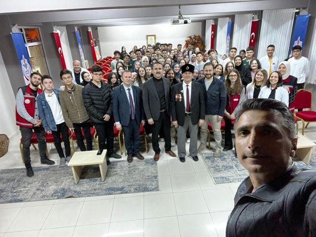 “Vatan ve Kahramanlık Buluşmaları” kapsamında Gazi Mustafa BALCI öğrencilerle buluştu.