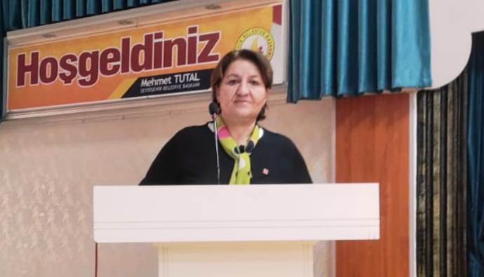 Vatandaş artık geçinemez, Çarşı, Pazar, markete çıkamaz, Tencere kaynamaz, İnsanlar gülmez oldu.