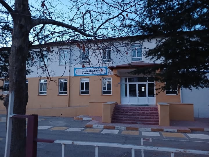 ŞEHİT ÖZGÜR ÖNCEL İLK -ORTAOKULU BİNASI   YÜKSEK  RİSKTEN DOLAYI  KAPATILDI.