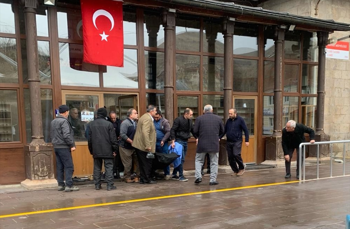 Yahyalı'da bir kişi camide namaz kılarken öldü