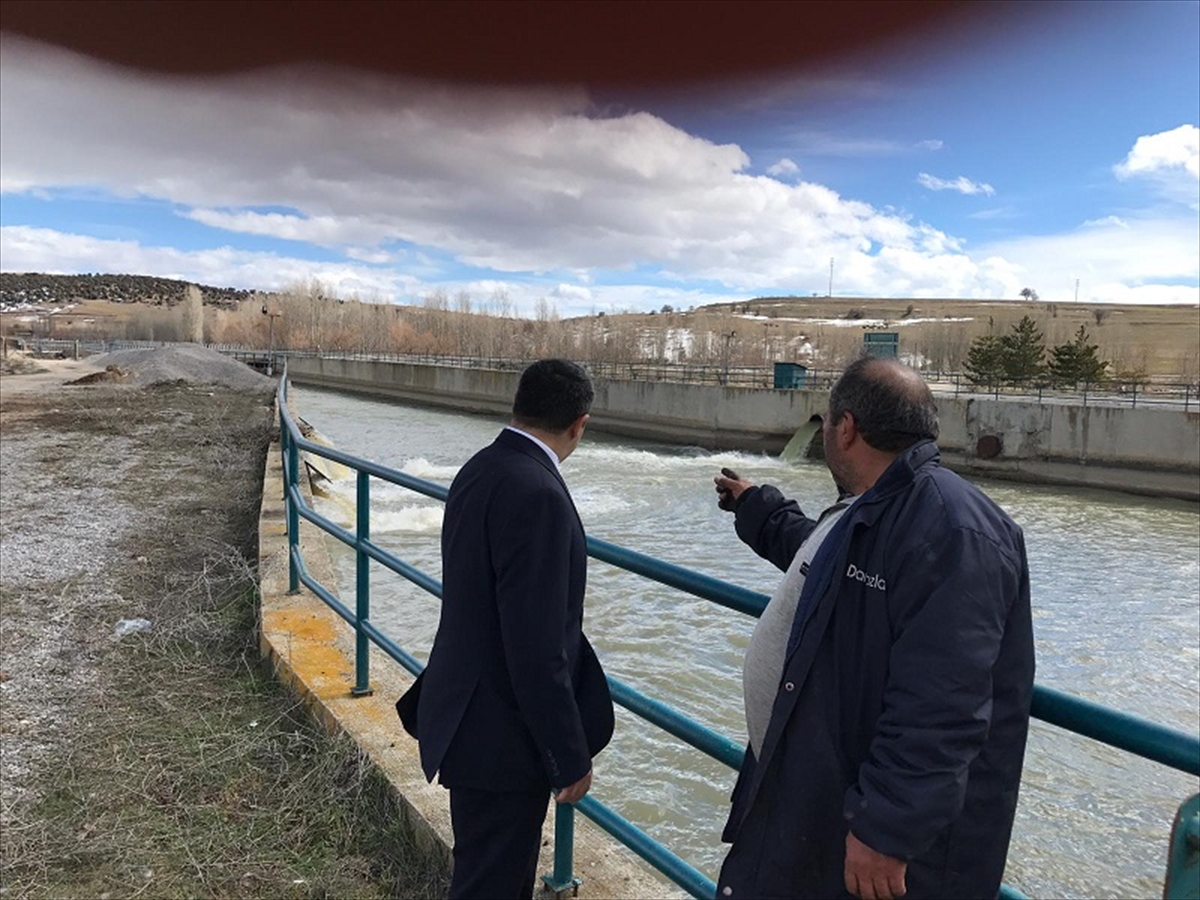 Yalıhüyük ilçesinde taşkınla mücadele sürüyor